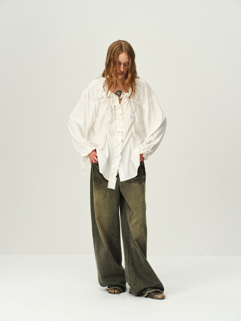 Embroidered Hem Washed Wide-Leg Jeans