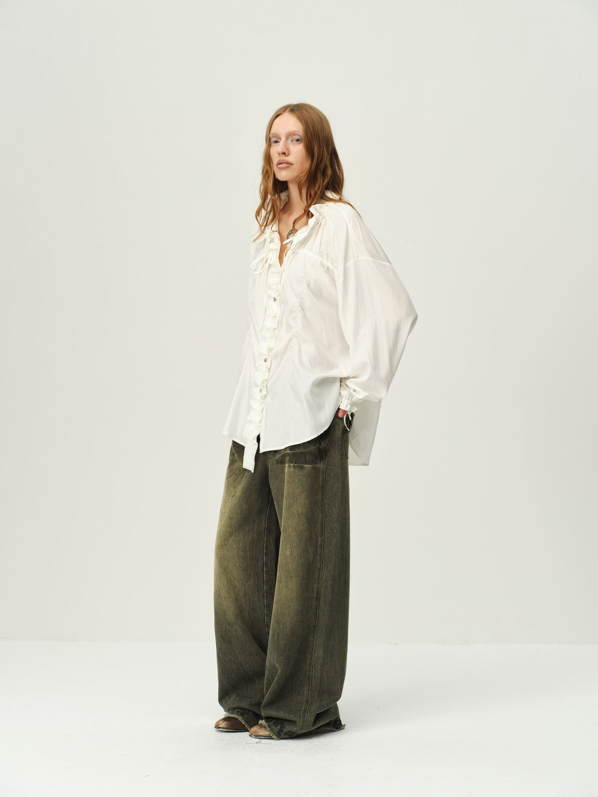 Embroidered Hem Washed Wide-Leg Jeans